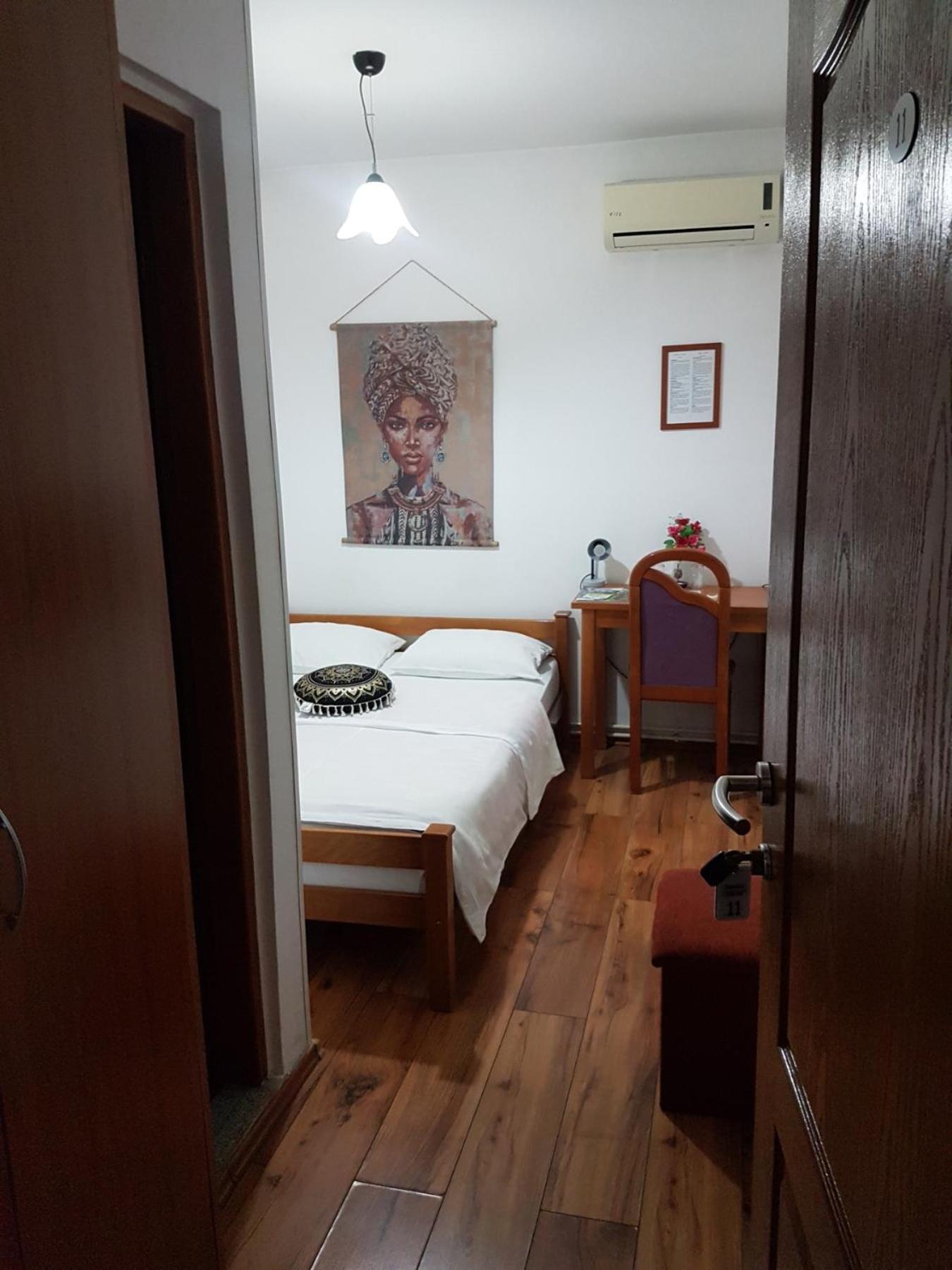 Pansion Centar Bed & Breakfast Tuzla Room photo