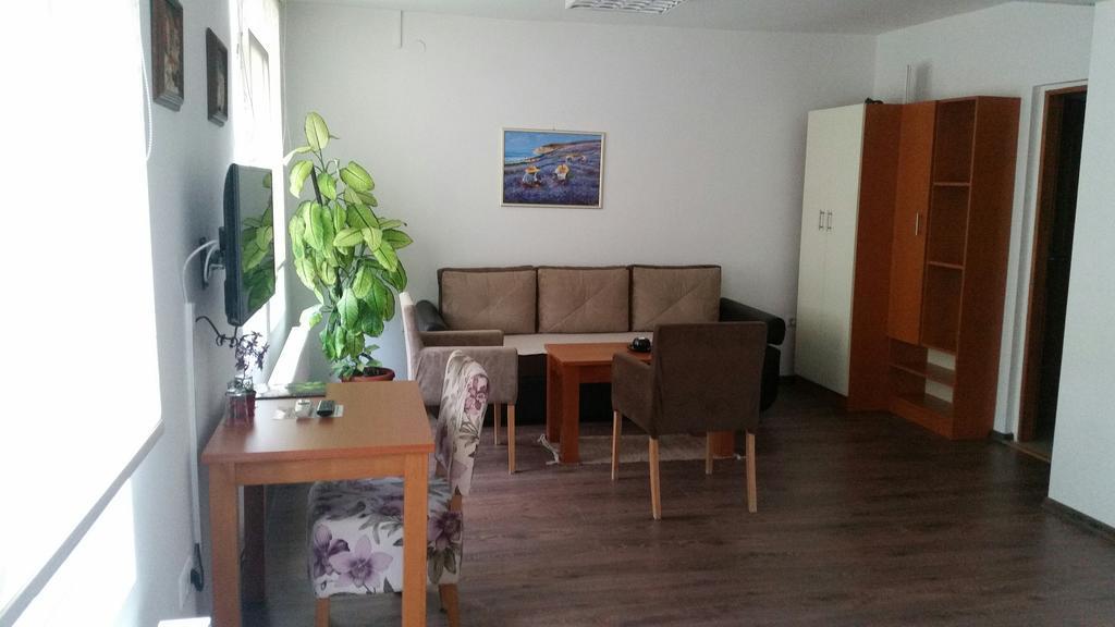 Pansion Centar Bed & Breakfast Tuzla Exterior photo