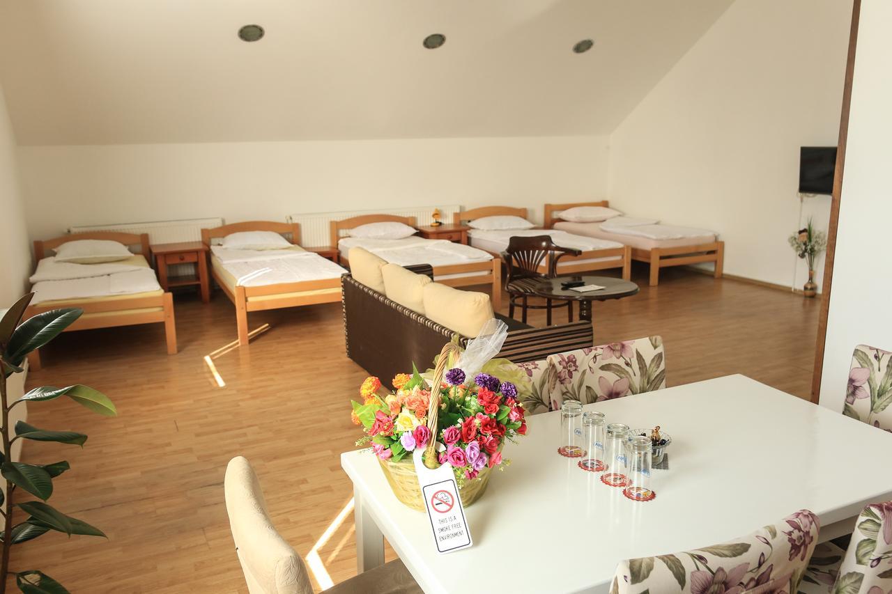 Pansion Centar Bed & Breakfast Tuzla Exterior photo
