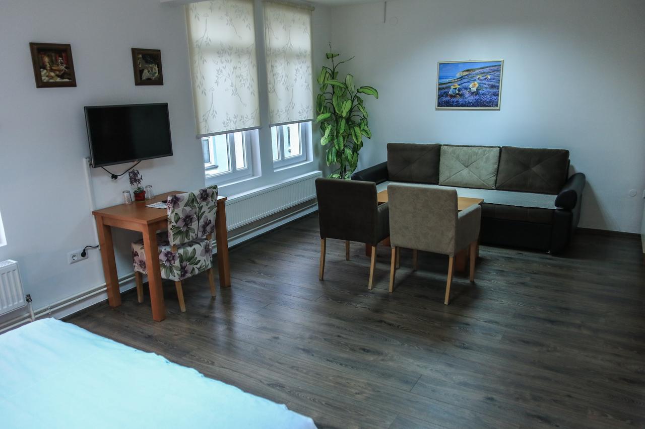Pansion Centar Bed & Breakfast Tuzla Exterior photo