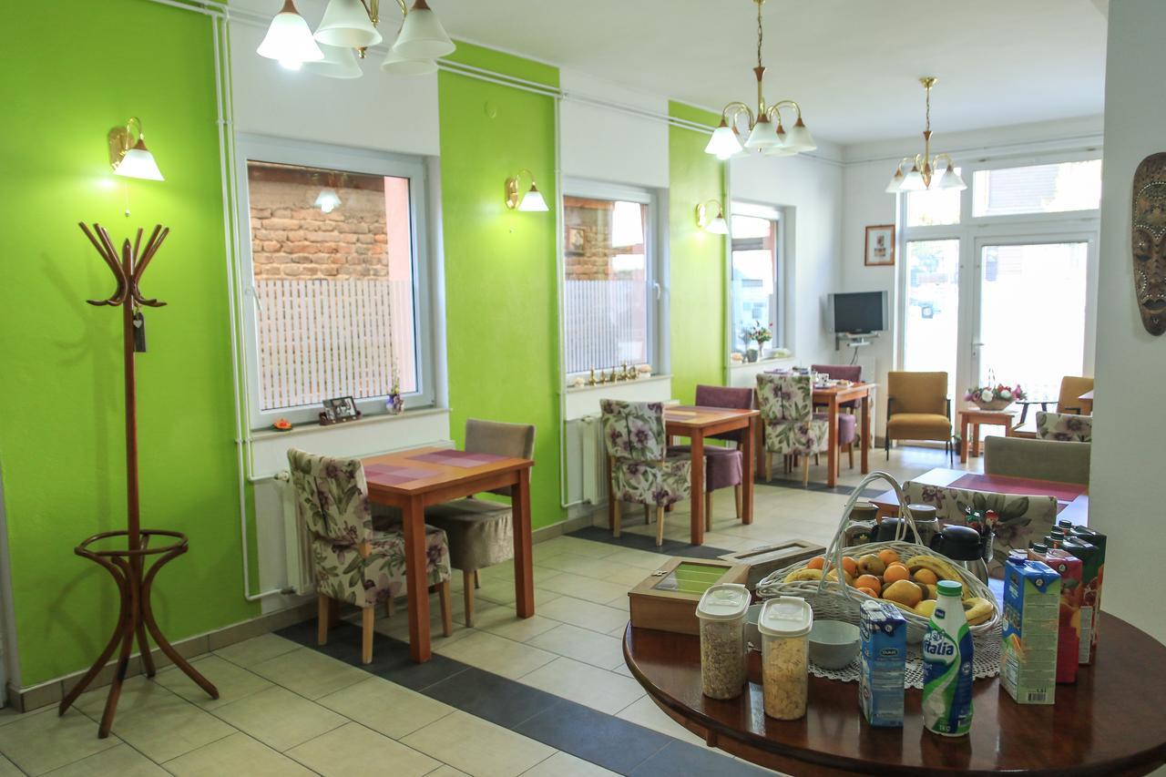 Pansion Centar Bed & Breakfast Tuzla Exterior photo