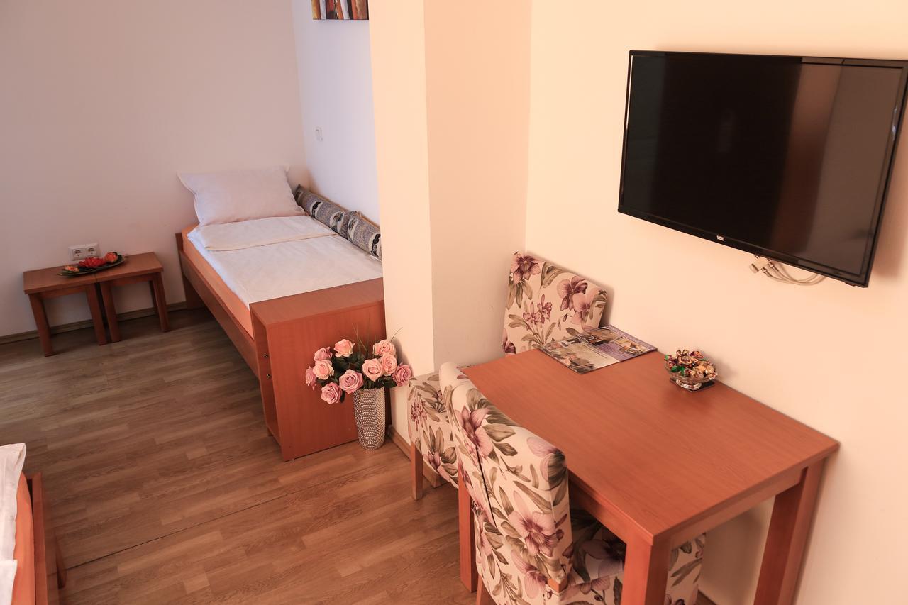 Pansion Centar Bed & Breakfast Tuzla Exterior photo