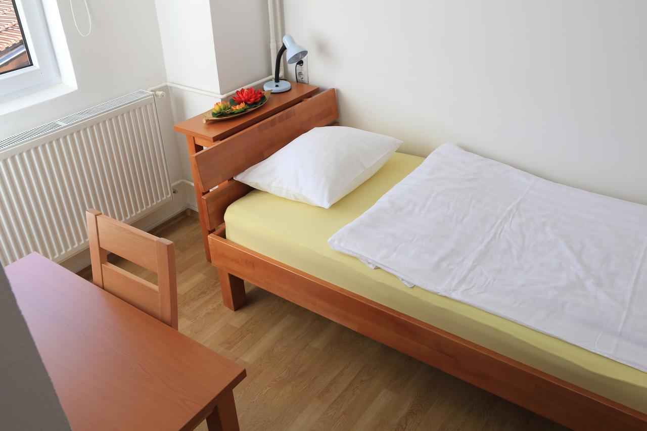 Pansion Centar Bed & Breakfast Tuzla Exterior photo