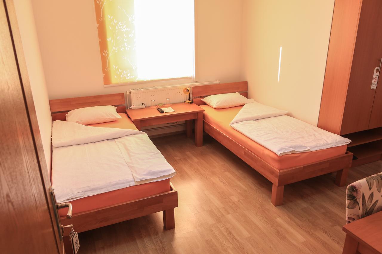 Pansion Centar Bed & Breakfast Tuzla Exterior photo
