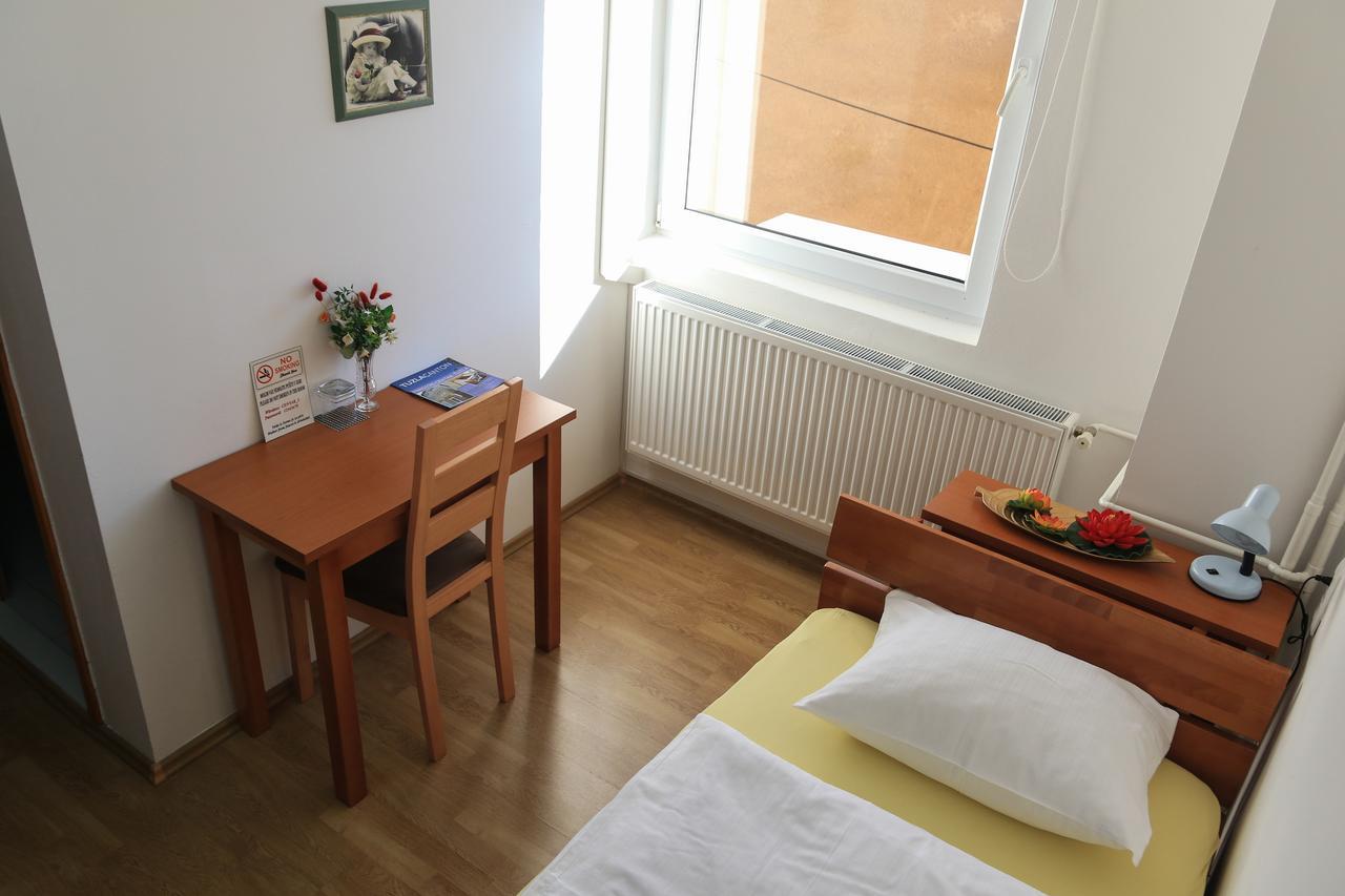 Pansion Centar Bed & Breakfast Tuzla Exterior photo
